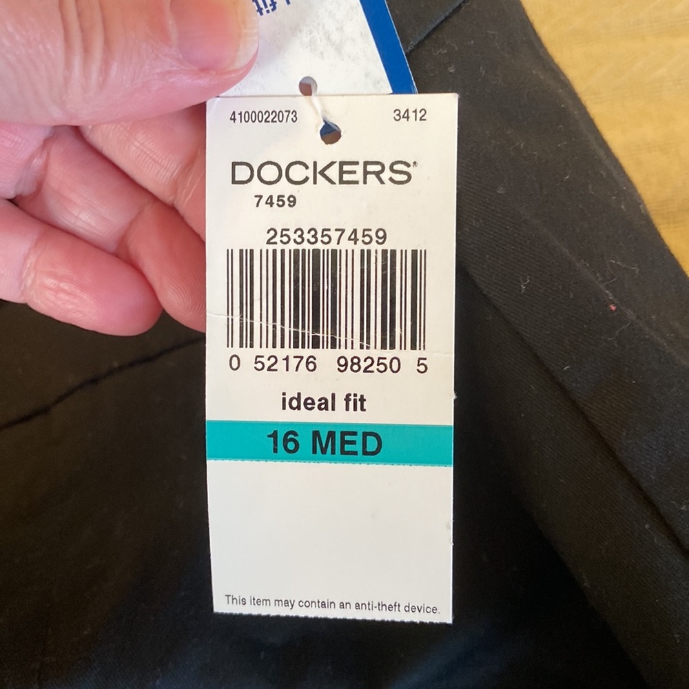 16 Medium NWT Docker’s black mid rise metro pants - Picture 9 of 12